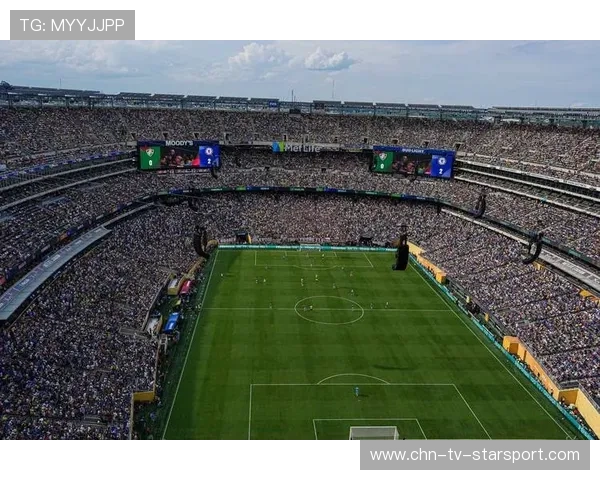 切尔西在训练中强调短传的节奏控制，回收对手球权更高效