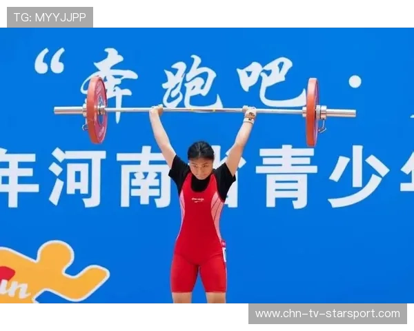 青年举重选手在全国赛中斩获金牌 创造佳绩，举重青年组年龄